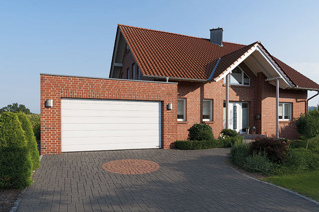 Hörmann RenoMatic M-bordás szekcionált garázskapu Woodgrain felület